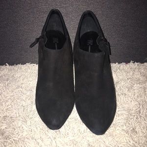 Black heeled booties!